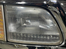Load image into Gallery viewer, HEADLIGHT LAMP ASSEMBLY Expedition F150 Pickup F250 97-04 Right - NW493586