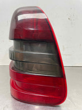 Load image into Gallery viewer, TAIL LIGHT LAMP ASSEMBLY C230 C280 C43 98 99 00 Right - NW497120
