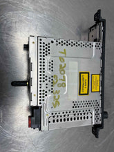 Load image into Gallery viewer, RADIO BMW 320i 330i M3 2002 02 03 04 05 06 AM/FM/CD - NW497985