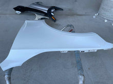 Load image into Gallery viewer, Front Fender VOLVO S90 2017 - NW420431