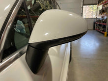 Load image into Gallery viewer, Side View Door Mirror Volkswagen Touareg 2016 - NW513441