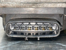Load image into Gallery viewer, THROTTLE BODY Land Cruiser 4 Runner Sequoia 2005 05 2006 06 2007 07 08 09 - NW519704