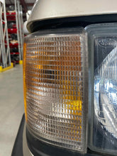 Load image into Gallery viewer, PARKLAMP Range Rover 2000 00 2001 01 2002 02 Right - NW429071