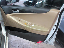 Load image into Gallery viewer, FRONT INTERIOR DOOR TRIM PANEL Hyundai Sonata 2012 12 - 1037783