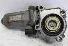 Load image into Gallery viewer, TRANSFER CASE ACTUATOR MOTOR LR3 LR4 Range Rover Range Rover Sport 05-15 - 1069199