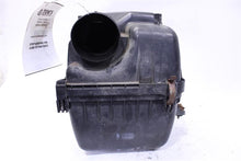 Load image into Gallery viewer, AIR CLEANER BOX Toyota Tundra 2003 03 2004 04 - 1093361