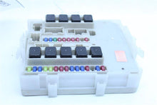 Load image into Gallery viewer, FUSE BOX QX56 Armada 2004 04 2005 05 2006 06 2007 07 - 1094188