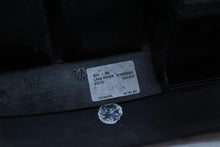 Load image into Gallery viewer, TAIL LIGHT LAMP ASSEMBLY Land Rover LR3 05 06 07 08 09 Right - 1135889