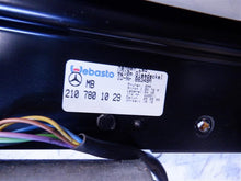 Load image into Gallery viewer, SUNROOF ASSEMBLY E300d E320 96 97 98 99 00 01 02 03 - 1161234