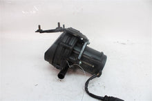 Load image into Gallery viewer, AIR INJECTION PUMP SMOG Audi S8 RS6 A8 S8 2000 00 2001 01 2002 02 03 04 - 1297351