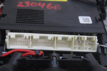Load image into Gallery viewer, Console BMW 535i 2012 12 - 1316723