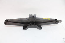 Load image into Gallery viewer, JACK Toyota Highlander 2012 12 - 1319766