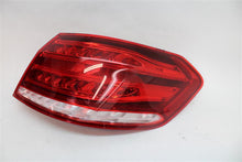 Load image into Gallery viewer, OUTER TAIL LIGHT LAMP E250 Van E250D E300 E350 E400 E550 E63 14-16 Right - 1322168