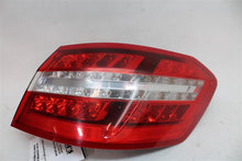Load image into Gallery viewer, OUTER TAIL LIGHT LAMP E300 E350 E400 E550 E63 10 11 12 13 Right - 1323662