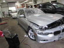 Load image into Gallery viewer, CONSOLE LID BMW 320i 328i 2013 13 - 824209