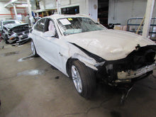 Load image into Gallery viewer, WINDSHIELD WIPER TRANSMISSION 528D 528i 535i 550i 740i 740il 750 09-15 - 826072