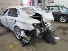 Load image into Gallery viewer, WINDSHIELD WIPER TRANSMISSION 528D 528i 535i 550i 740i 740il 750 09-15 - 826072