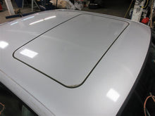 Load image into Gallery viewer, CD CHANGER 318i 318ic 318ti 323i 323ic 323is 328i 328ic 328is M3 98-99 - 951942