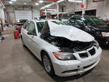 Load image into Gallery viewer, 2007 BMW 328i Floor Shifter - 1005255