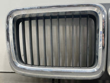 Load image into Gallery viewer, GRILL BMW 740i 750i 1988 88 1989 89 1990 90 91 92 93 94 - NW98264