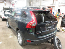 Load image into Gallery viewer, 2010 Volvo XC60 Floor Shifter - 1063727