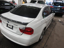Load image into Gallery viewer, Center Pillar Cut BMW 335i 330i 328i 325i 2006 06 2007 07 2008 08 09 10 11 Right - 1071753