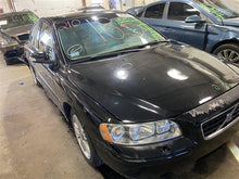 Load image into Gallery viewer, FRONT FENDER - 1321516