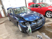 Load image into Gallery viewer, 2011 BMW 328i Floor Shifter - 1084764
