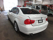 Load image into Gallery viewer, 2011 BMW 328i Floor Shifter - 1088015