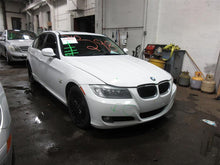 Load image into Gallery viewer, 2011 BMW 328i Floor Shifter - 1093818