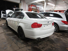 Load image into Gallery viewer, 2011 BMW 328i Floor Shifter - 1093818