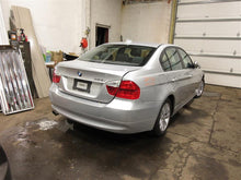 Load image into Gallery viewer, 2006 BMW 325i Floor Shifter - 1095721