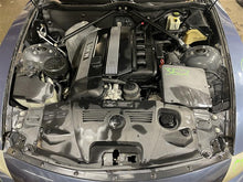 Load image into Gallery viewer, FRONT DOOR GLASS BMW Z4 03 04 05 06 07 08 Left - 1313223