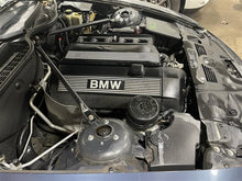 Load image into Gallery viewer, FRONT DOOR GLASS BMW Z4 03 04 05 06 07 08 Left - 1313223