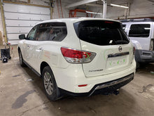 Load image into Gallery viewer, REAR QUARTER GLASS Nissan Pathfinder 13 14 15 16 17 Right - 1096537