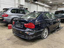 Load image into Gallery viewer, 2010 BMW 328i Floor Shifter - 1100546