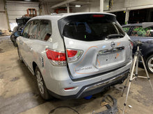 Load image into Gallery viewer, FRONT INTERIOR DOOR TRIM PANEL Nissan Pathfinder 2013 13 - 1102420