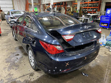 Load image into Gallery viewer, 2013 Hyundai Sonata Floor Shifter - 1104425