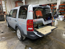 Load image into Gallery viewer, QUARTER GLASS Land Rover LR3 LR4 2005 05 2006 06 2007 07 2008 08 09 10 11 Right - 1106044