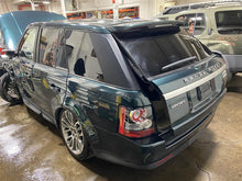 Load image into Gallery viewer, FRONT DOOR VENT GLASS Range Rover Sport 2006-2013 Left - 1107826