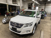Load image into Gallery viewer, 2011 Volkswagen Tiguan Floor Shifter - 1108930