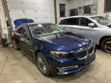 Load image into Gallery viewer, CENTER PILLAR CUT 740i 740il 750 HYBRID 750i 750il 760li 09-15 Right - 1111557