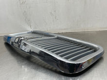 Load image into Gallery viewer, Grille Jaguar XJ6 1982 - NW98455