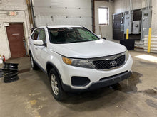 Load image into Gallery viewer, FRONT DOOR Sorento 2011 11 2012 12 2013 13 2014 14 2015 15 Left - 1117465