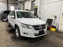 Load image into Gallery viewer, FRONT KNEE Volkswagen Tiguan 11 12 13 14 15 16 17 18 Left - 1123680