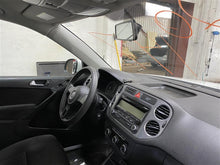 Load image into Gallery viewer, FUSE BOX Volkswagen EOS Golf Golf GTI Jetta Tiguan 2007-2015 - 1123652