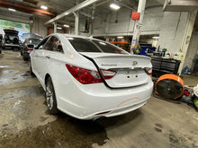 Load image into Gallery viewer, Console Hyundai Sonata 2011 11 2012 12 2013 13 - 1126485