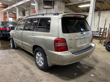 Load image into Gallery viewer, REAR INTERIOR DOOR TRIM PANEL Toyota Highlander 2003 03 - 1129046