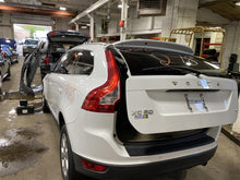 Load image into Gallery viewer, CENTER PILLAR CUT Volvo S60 XC60 09 10 11 12 13 14 15 16 17 Left - 1139432