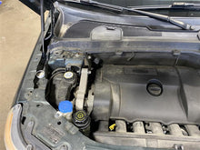 Load image into Gallery viewer, Center Pillar Cut Land Rover LR2 2008 08 2009 09 2010 10 2011 11 Right - 1145318